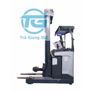 XE REACH TRUCK NGỒI LÁI NISSAN 2 TẤN