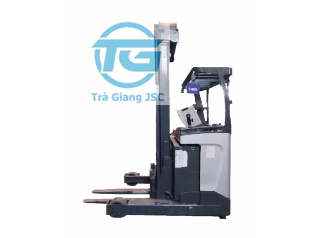 XE REACH TRUCK NGỒI LÁI NISSAN 2 TẤN